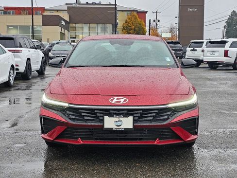 Used 2025 Hyundai Elantra SEL image 2