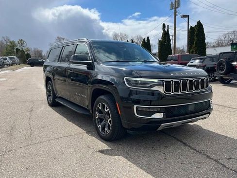 Used 2023 Jeep Wagoneer L Series III w/ Preferred Equipment Group image 7