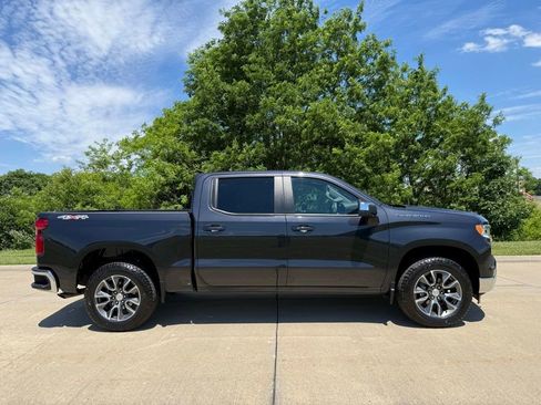 Used 2024 Chevrolet Silverado 1500 LT AWD/4WD image 2