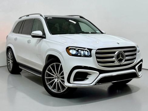 Used 2025 Mercedes-Benz GLS 580 4MATIC image 4