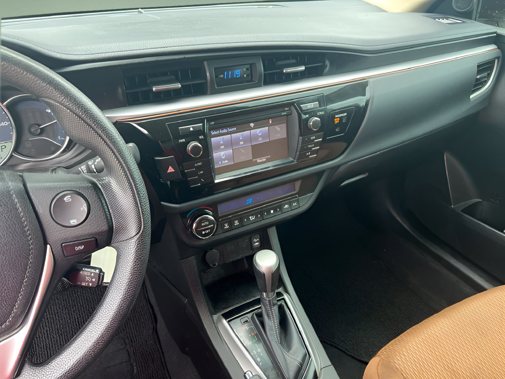 Used 2014 Toyota Corolla LE FWD image 23