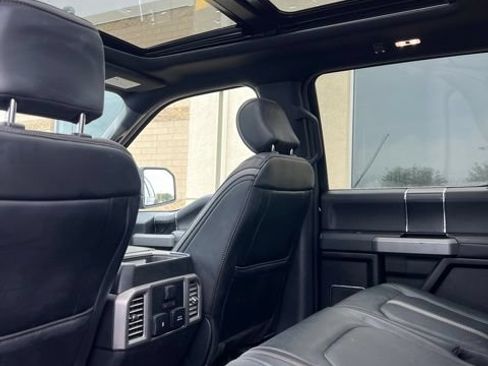 Used 2018 Ford F150 Platinum w/ Equipment Group 701A Luxury AWD/4WD image 5