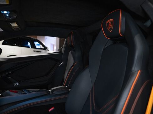 Used 2024 Lamborghini Revuelto AWD/4WD image 13