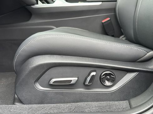 Certified 2025 Acura TLX w/ Technology Package image 22