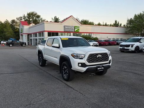 Used 2022 Toyota Tacoma TRD Off-Road AWD/4WD image 30