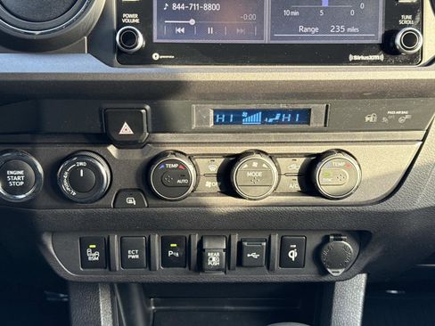 Used 2022 Toyota Tacoma TRD Sport image 5