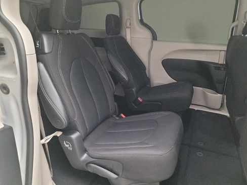 Used 2023 Chrysler Voyager LX FWD image 19