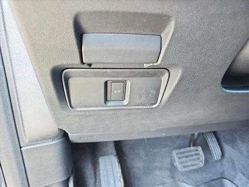 New 2025 Land Rover Discovery Sport S image 25