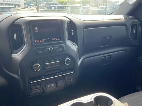Used 2021 Chevrolet Silverado 2500 Custom w/ Custom Value Package AWD/4WD image 11