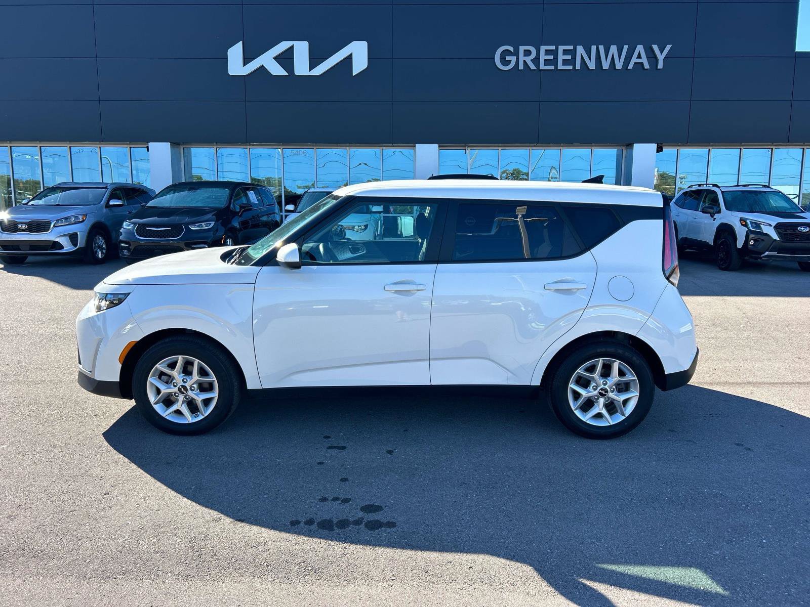 Used 2025 Kia Soul LX w/ LX Technology Package FWD image 6