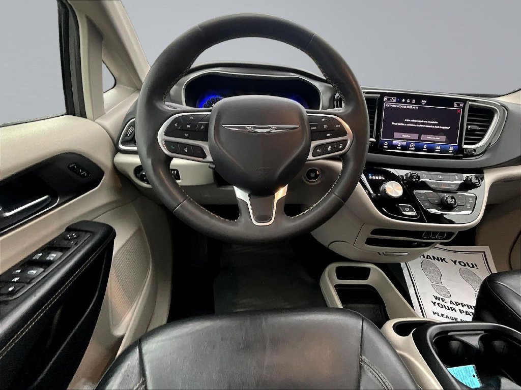 Used 2022 Chrysler Pacifica Touring-L FWD image 10