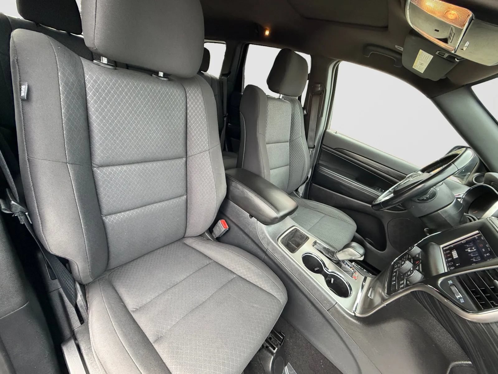 Used 2019 Jeep Grand Cherokee Laredo AWD/4WD image 21