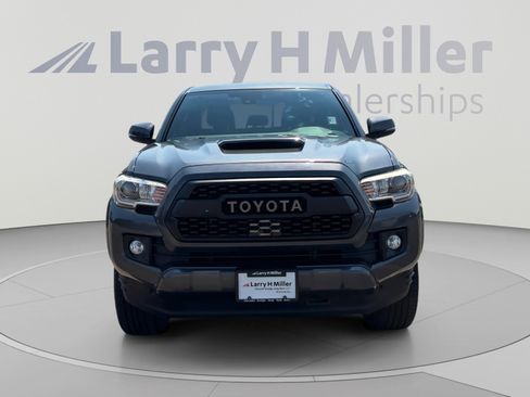 Used 2018 Toyota Tacoma TRD Sport AWD/4WD image 9