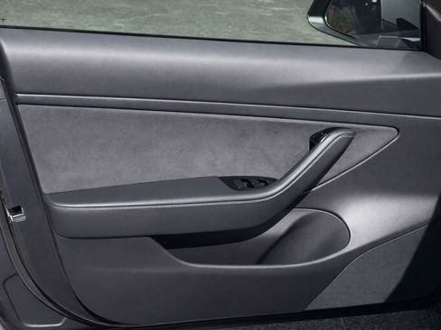 Used 2020 Tesla Model 3 Standard Range Plus image 11