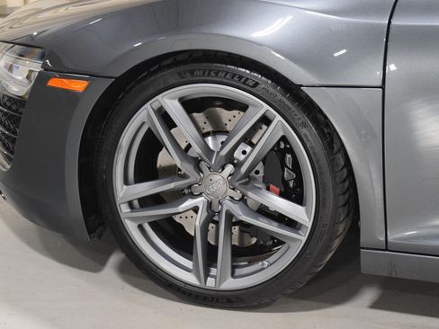 Used 2014 Audi R8 V8 w/ Convenience Package image 6