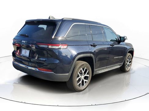 Used 2024 Jeep Grand Cherokee Limited w/ Luxury Tech Group II AWD/4WD image 4