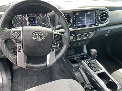 Used 2022 Toyota Tacoma SR5 w/ SR5 Appearance Package (SM) AWD/4WD image 15