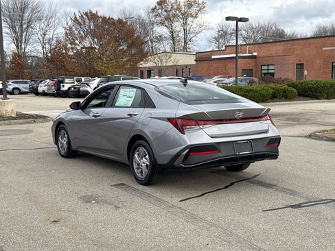 Used 2026 Hyundai Elantra SE FWD image 7