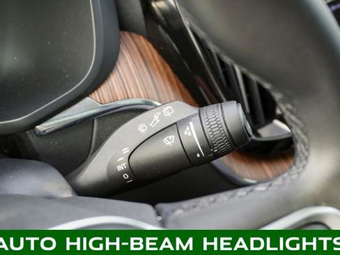 Used 2022 Volvo XC60 B5 Momentum image 25