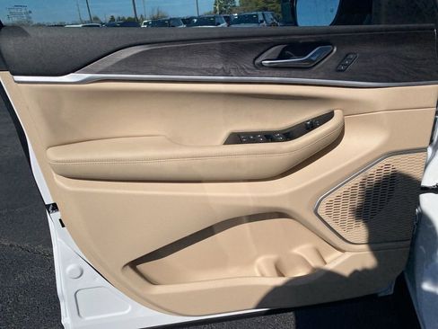 New 2026 Jeep Grand Cherokee Limited image 9