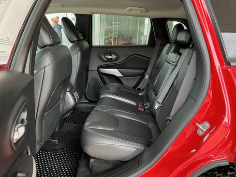 Used 2017 Jeep Cherokee Trailhawk w/ Cold Weather Group image 18