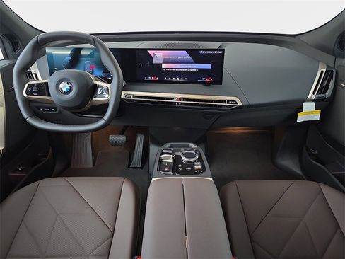 New 2026 BMW iX xDrive45 image 9