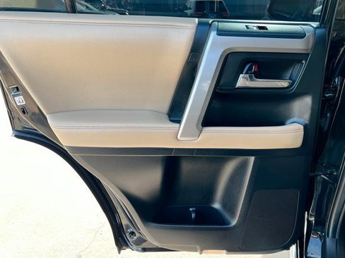 Used 2016 Toyota 4Runner Limited image 18