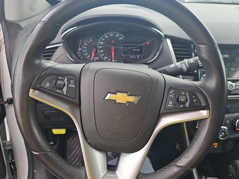 Used 2019 Chevrolet Trax LT w/ LT Convenience Package image 6