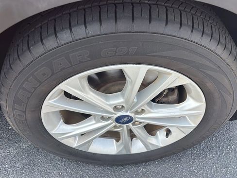 Used 2017 Ford Escape SE w/ Equipment Group 201A AWD/4WD image 33