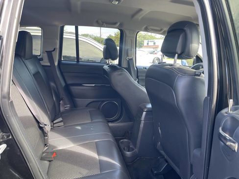 Used 2016 Jeep Compass Latitude FWD image 10