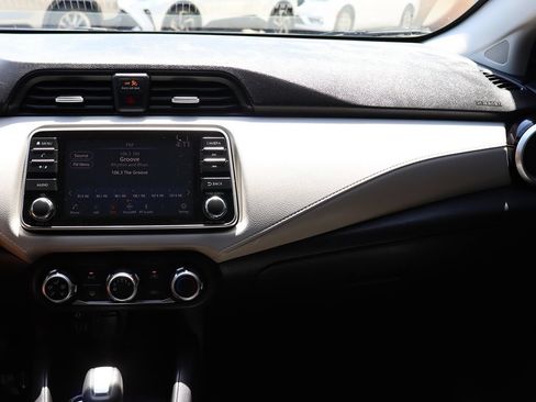 Used 2021 Nissan Versa SV FWD image 43