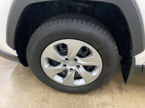 Used 2019 Toyota RAV4 LE w/ Carpet Mat Package AWD/4WD image 15