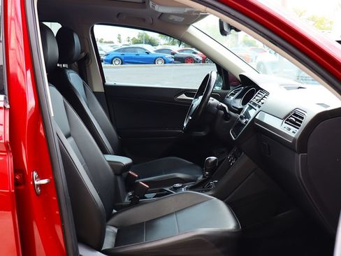 Used 2018 Volkswagen Tiguan SEL w/ 3rd Row Seat Package AWD/4WD image 33