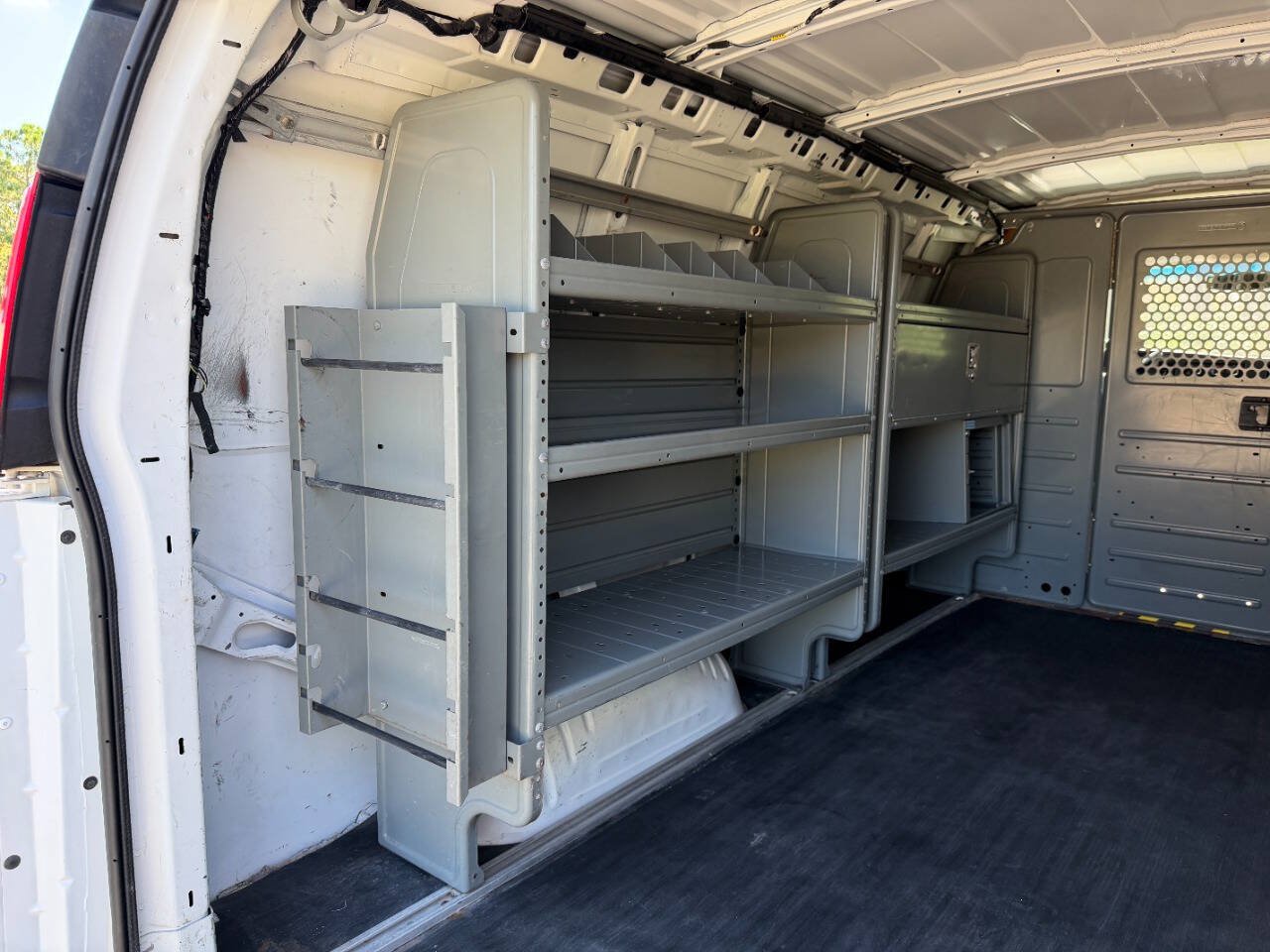 Used 2011 GMC Savana 2500 RWD image 18