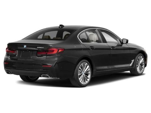 Used 2022 BMW 530e w/ Executive Package RWD image 3