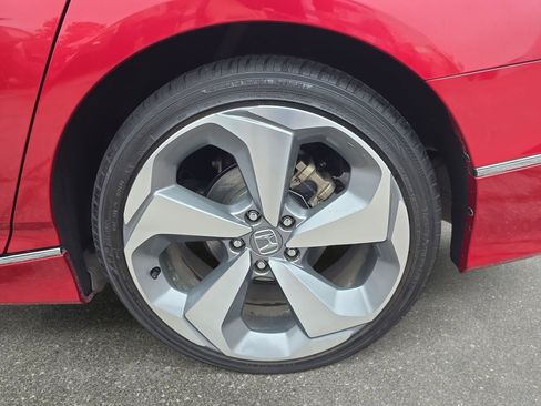 Used 2018 Honda Accord Touring image 31