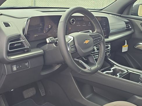 New 2026 Chevrolet Traverse LT w/ Sun and Wheel Package FWD image 16