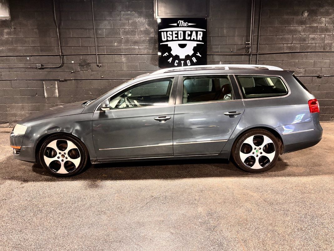Used 2010 Volkswagen Passat Komfort FWD image 2