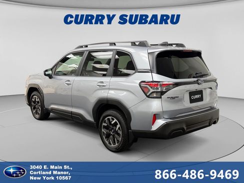 Used 2025 Subaru Forester Premium AWD/4WD image 3