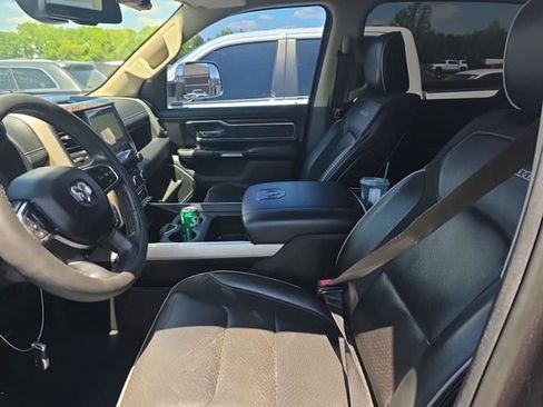 Used 2019 RAM 1500 Laramie AWD/4WD image 3