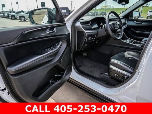 Used 2024 Jeep Grand Cherokee Altitude AWD/4WD image 49