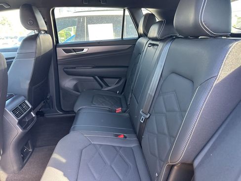 Used 2025 Volkswagen Atlas Cross Sport SE image 12