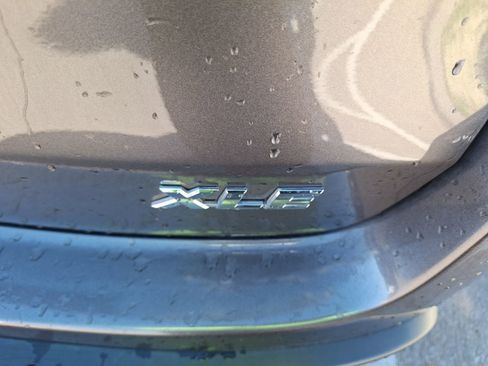 Used 2017 Toyota Highlander XLE image 12