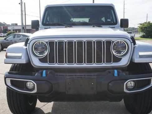 Used 2024 Jeep Wrangler Unlimited Sahara AWD/4WD image 12