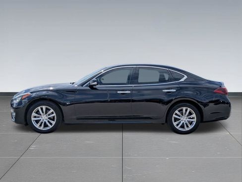 Used 2018 INFINITI Q70 Luxe RWD image 2