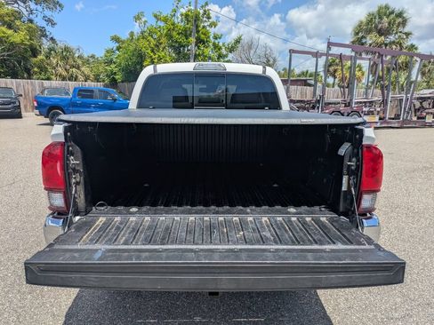 Used 2020 Toyota Tacoma SR5 RWD image 13
