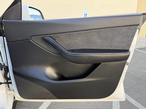 Used 2021 Tesla Model Y Long Range image 28