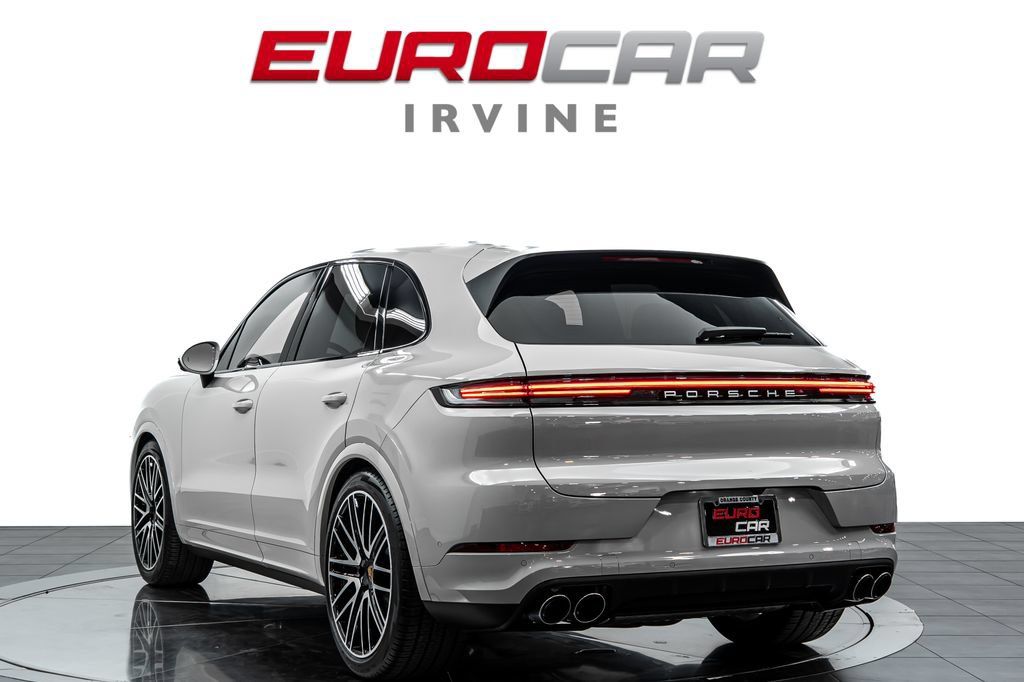 Used 2025 Porsche Cayenne AWD/4WD image 3