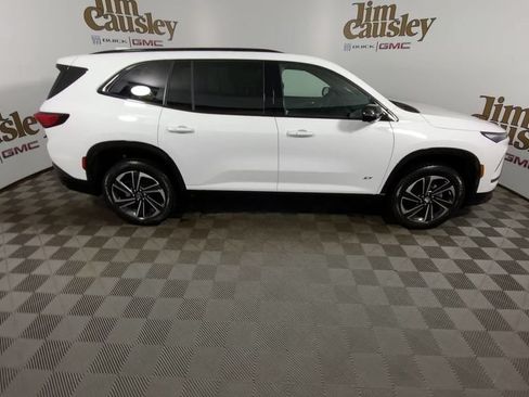 Used 2026 Buick Enclave Sport Touring w/ Power Package FWD image 9