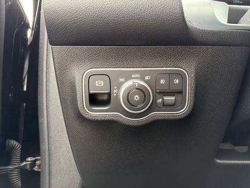 Used 2026 Mercedes-Benz GLB 250 4MATIC image 15